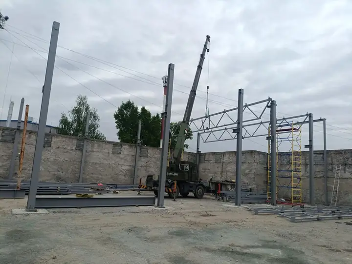 Монтаж металлокаркаса на площадке Первомайка
